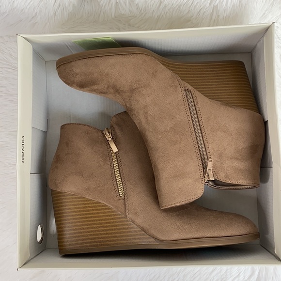 Style & Co Wynonaaf  Fashion Boots, Taupe, Size 10 - Picture 10 of 13